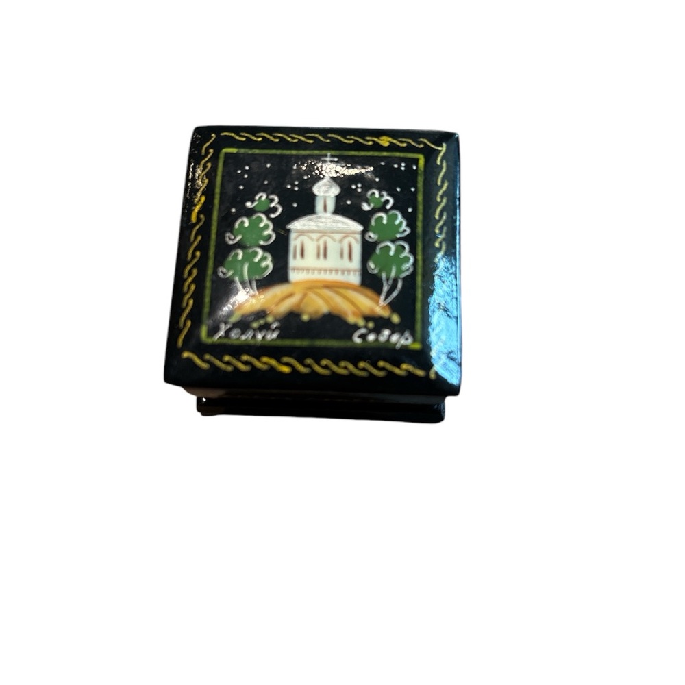 Russian Lacquered Hand Painted Signed on Front Trinket Box No Chips or C…